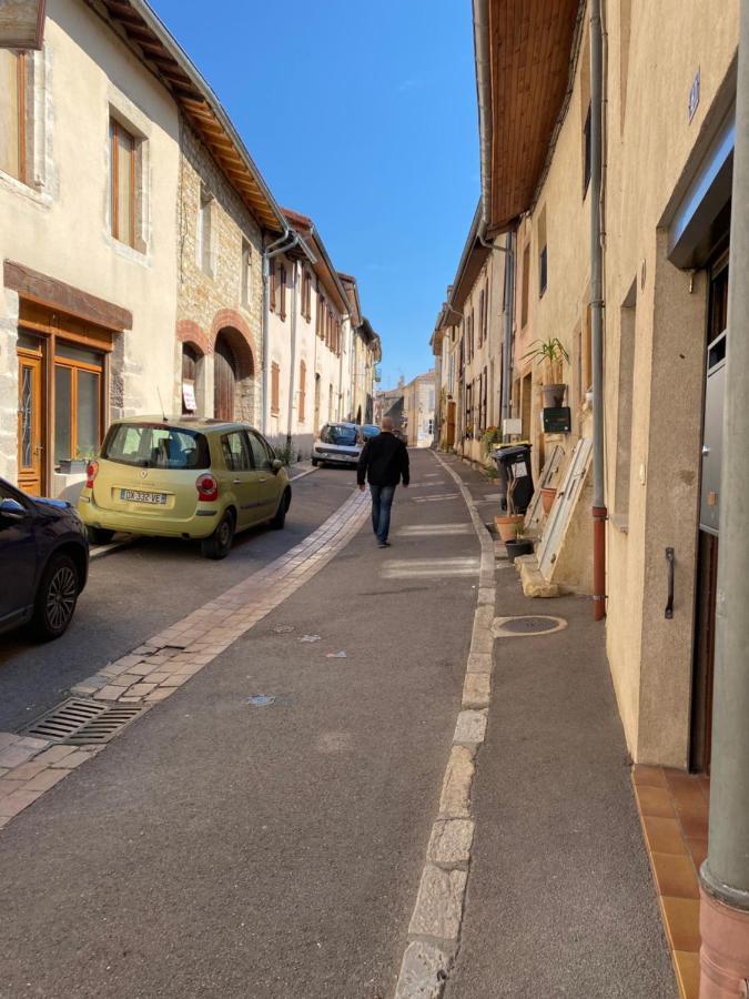 Logis Hotel Restaurant & Pizzeria Vuillot Cuiseaux Exterior photo