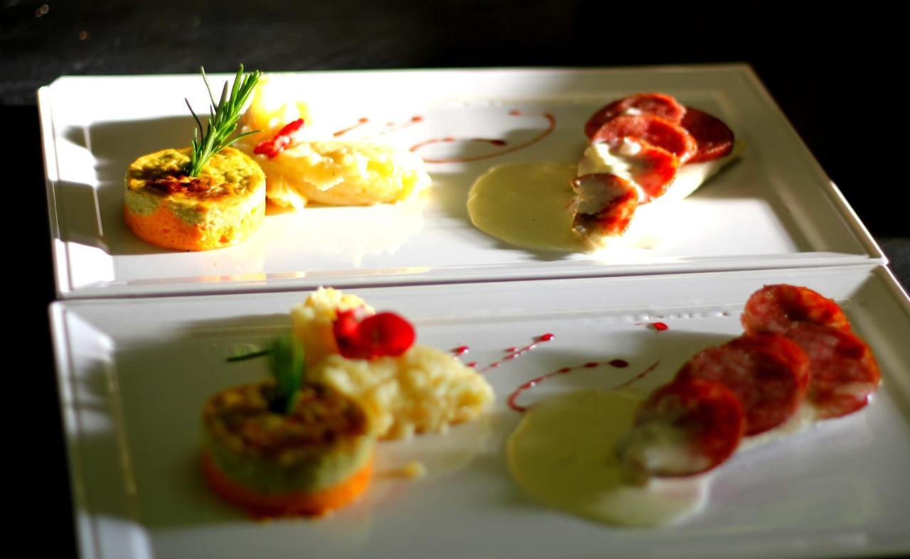 Logis Hotel Restaurant & Pizzeria Vuillot Cuiseaux Exterior photo